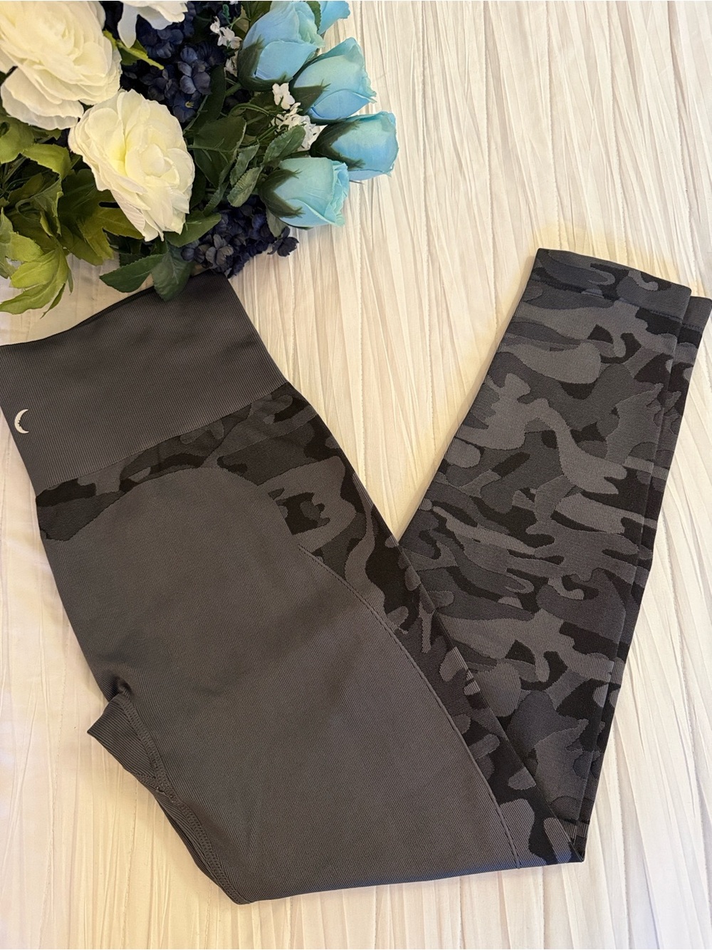 Zyia Seamless performance High-Rise Camo Leggings in Dark Gray